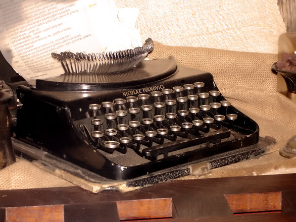 typewriter-1424167